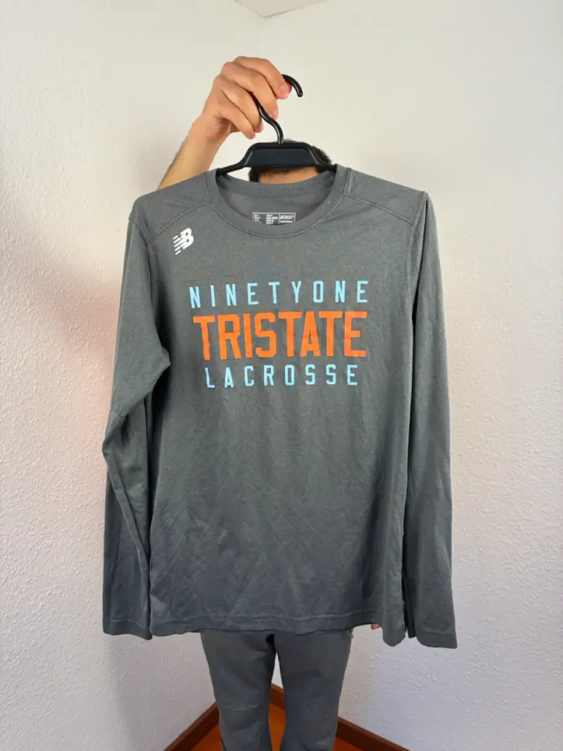 ♻️Polera New Balance gris manga larga para hombre - 1