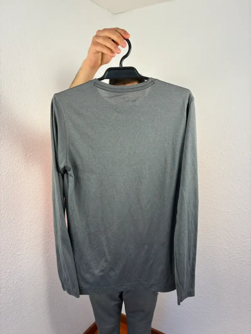 ♻️Polera New Balance gris manga larga para hombre - 2
