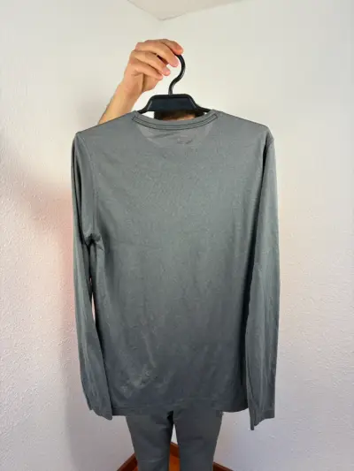 ♻️Polera New Balance gris manga larga para hombre - miniatura 2