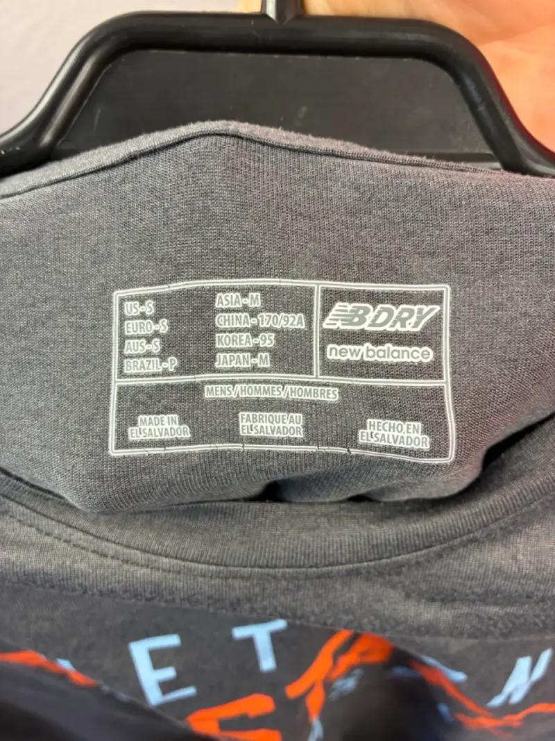 ♻️Polera New Balance gris manga larga para hombre - 3