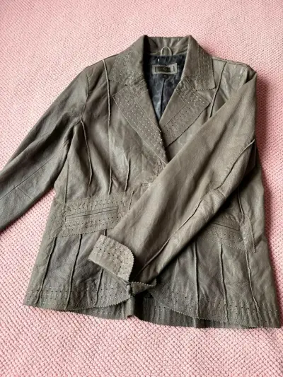 Chaqueta de cuero gris para mujer - miniatura 2