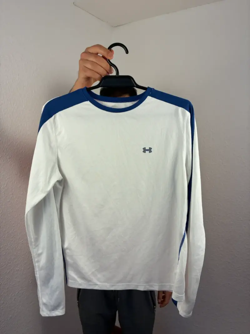 ♻️Polera deportiva blanca y azul Under Armour - 1