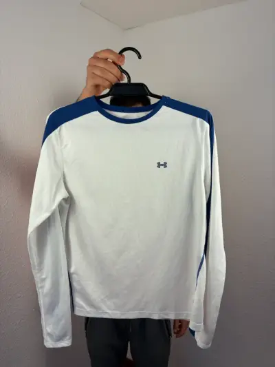 ♻️Polera deportiva blanca y azul Under Armour - miniatura 1