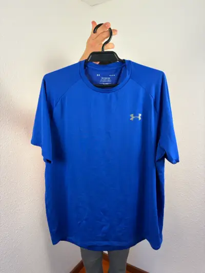 ♻️Polera deportiva azul Under Armour talla L - miniatura 1