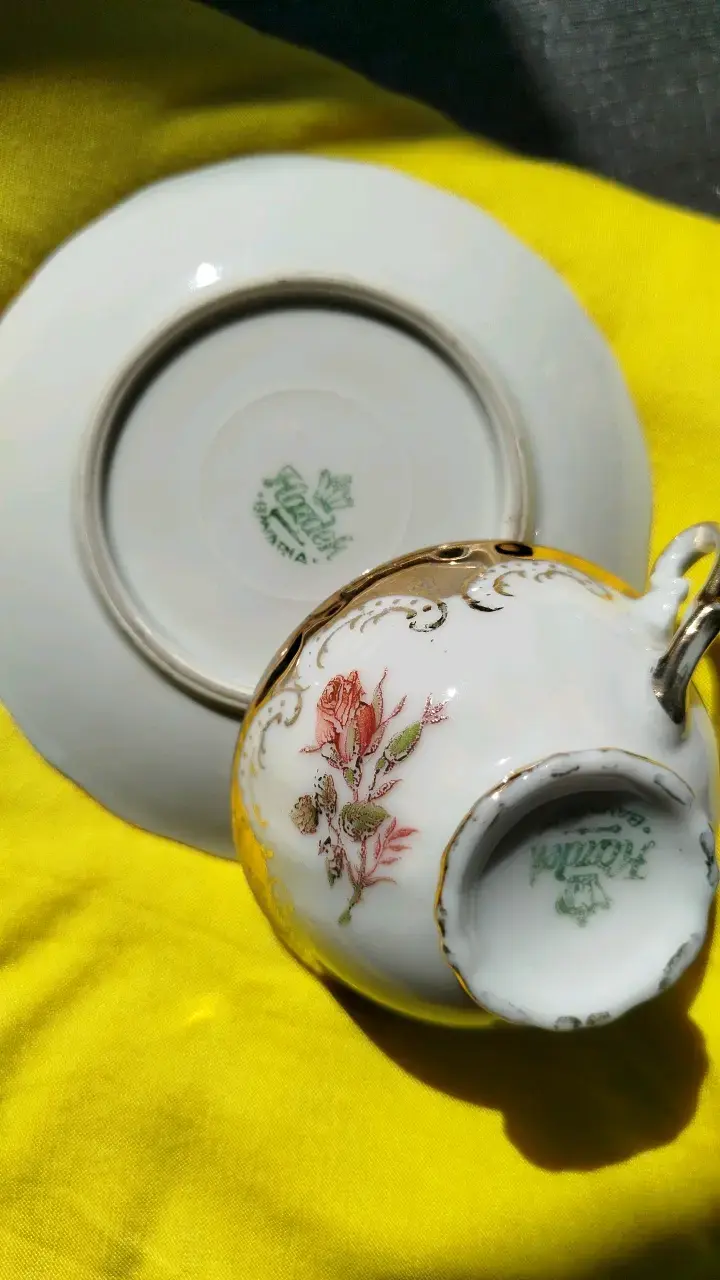 Taza de café alemana con detalles dorados - 3