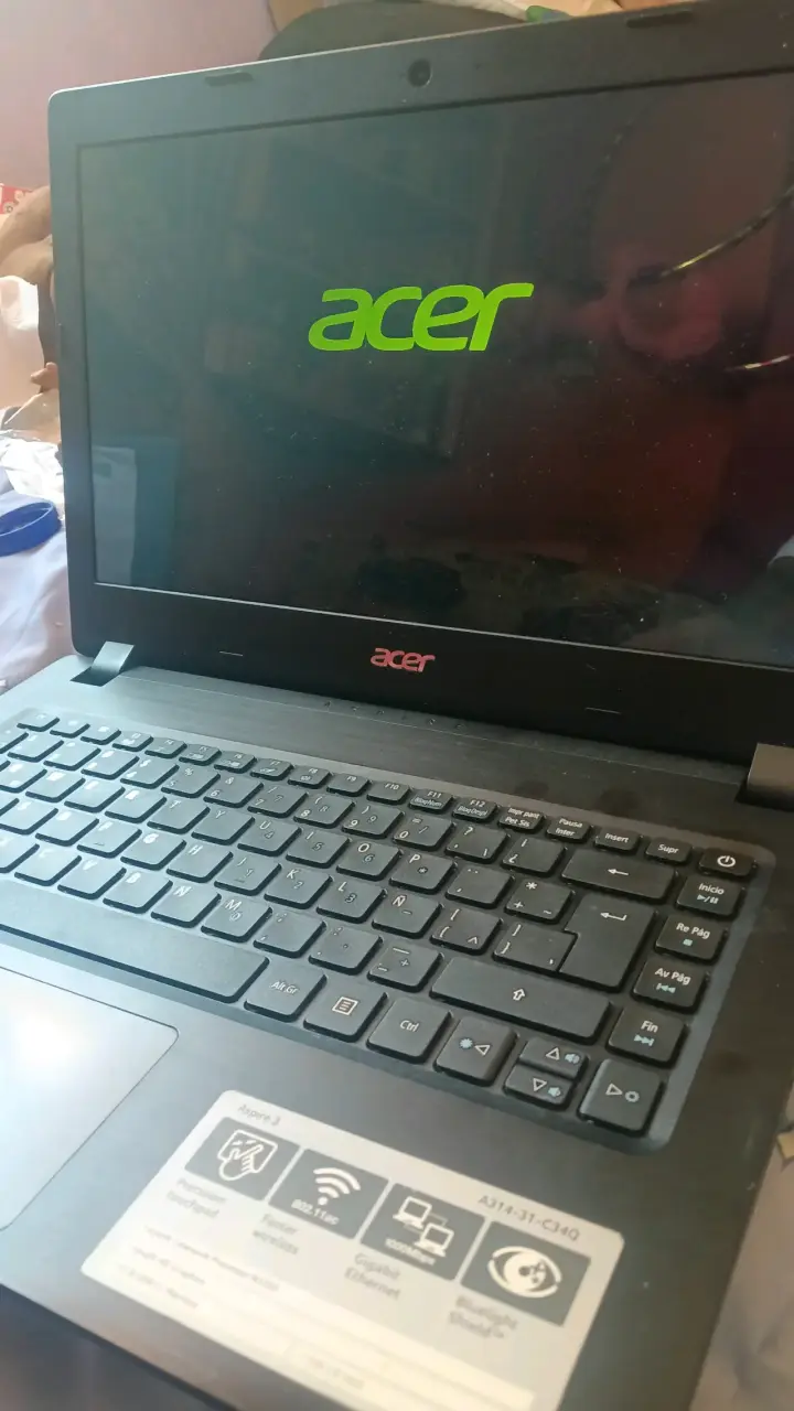 Notebook Acer Aspire 3 con Intel Celeron - 1