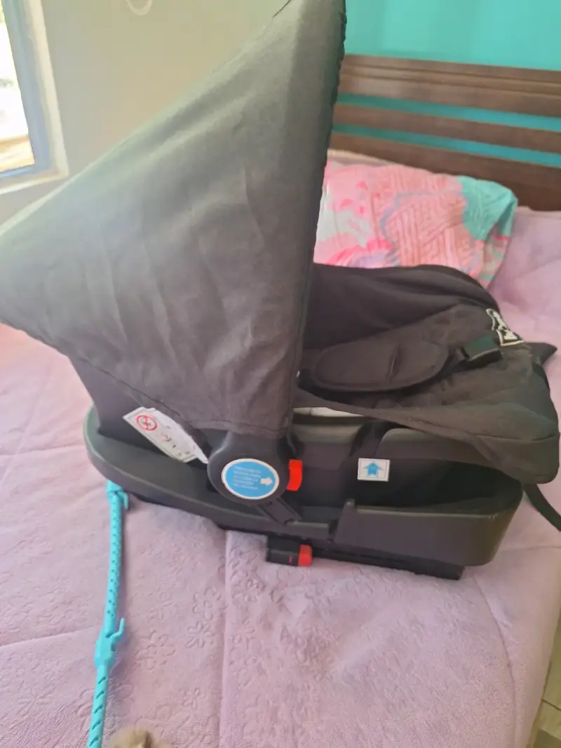 Silla de Auto Bebeglo con Base Negra - 3