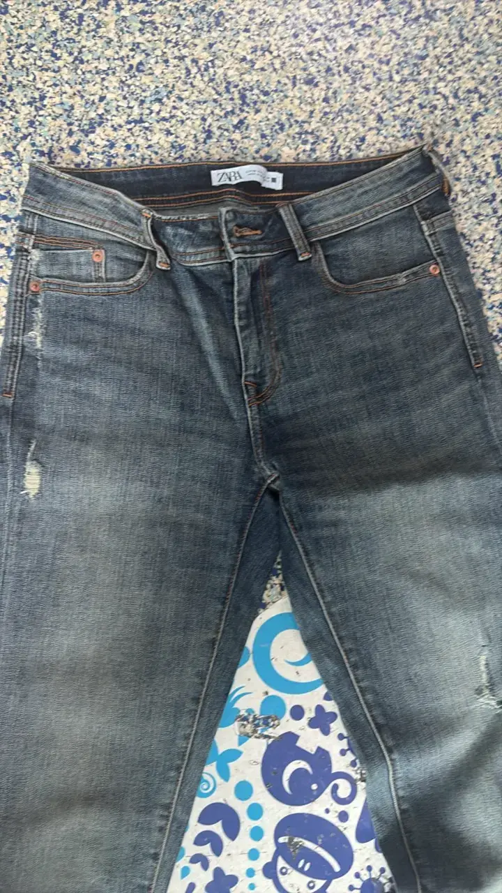 Jeans Zara desgastados para mujer - 2