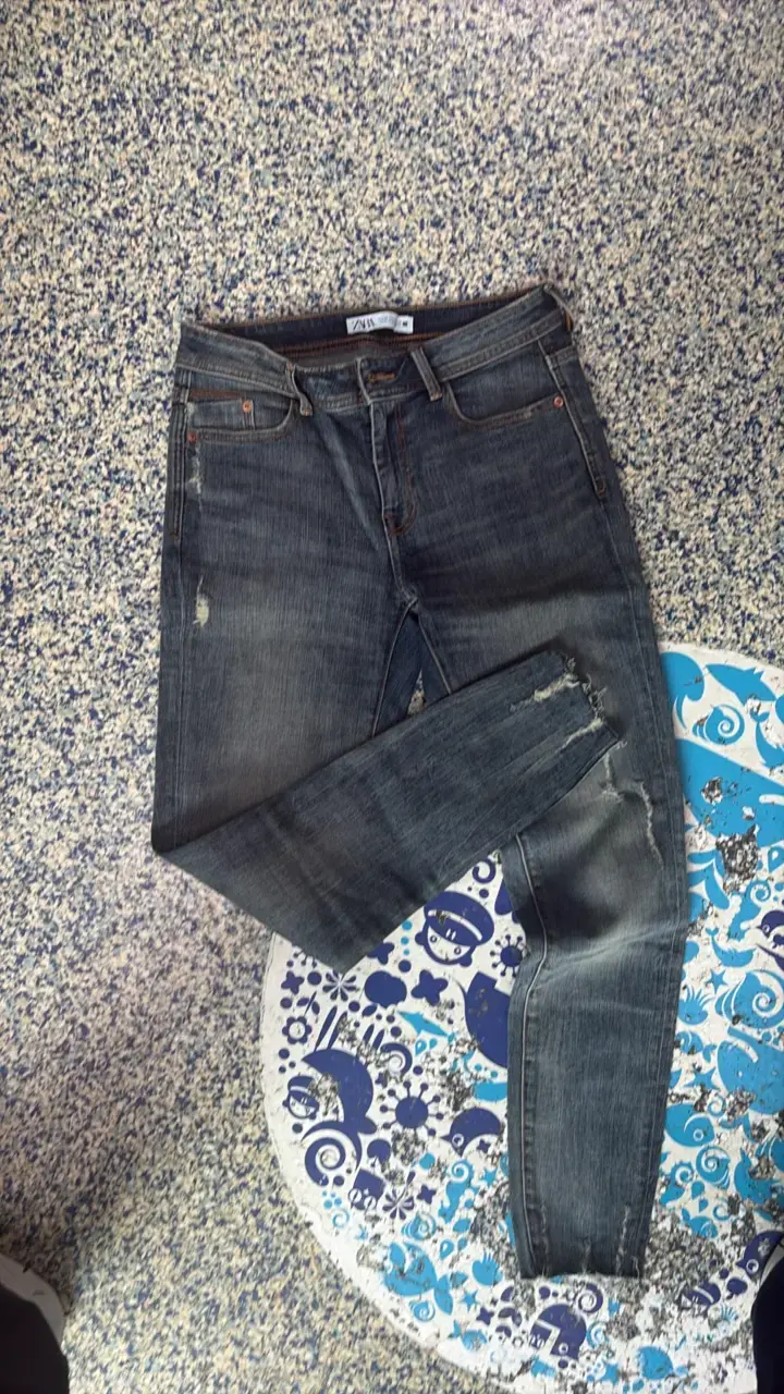 Jeans Zara desgastados para mujer - 3