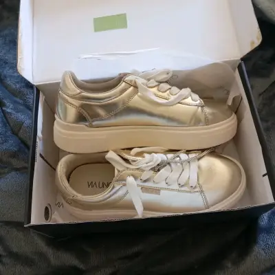 Zapatillas doradas de mujer VIA UNO - miniatura 1