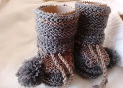 Set de Botines Tejidos para Bebé en Lana - miniatura 2