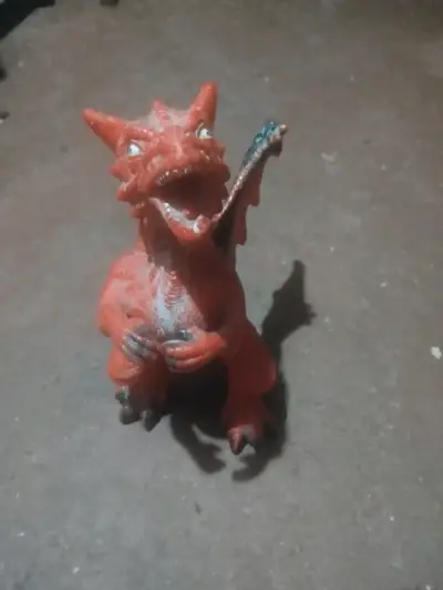 Figura de dragón rojo con alas - miniatura 3