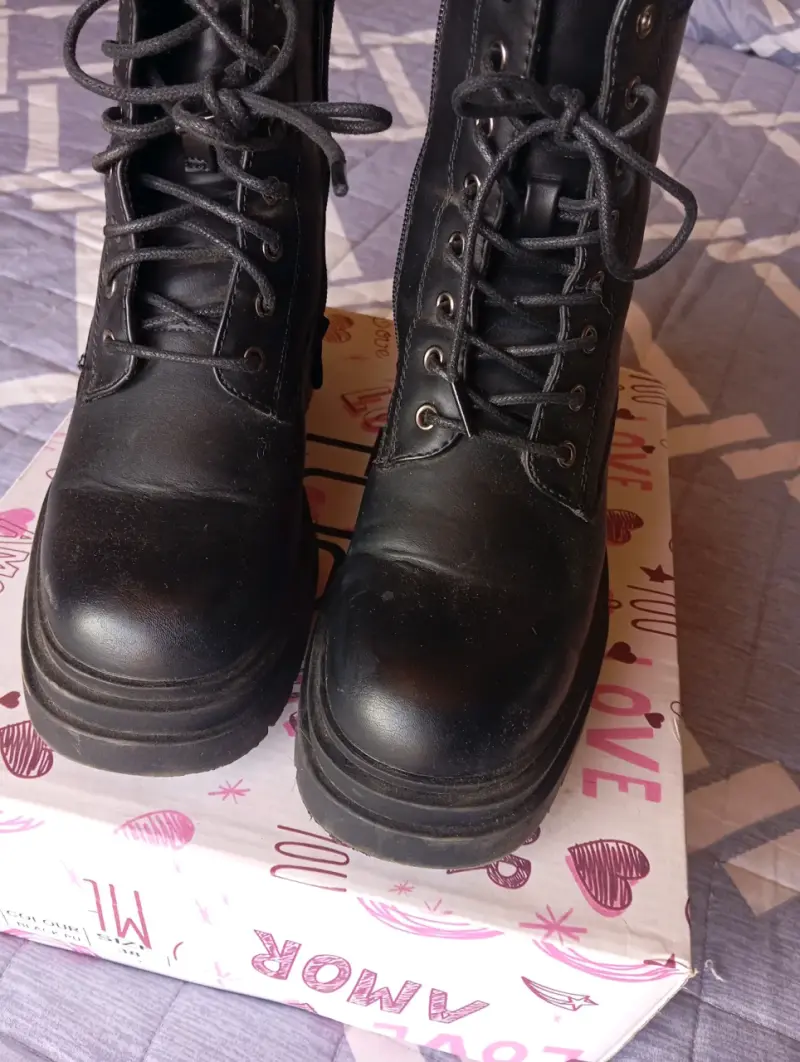 Botas negras de cuero con plataforma - 1