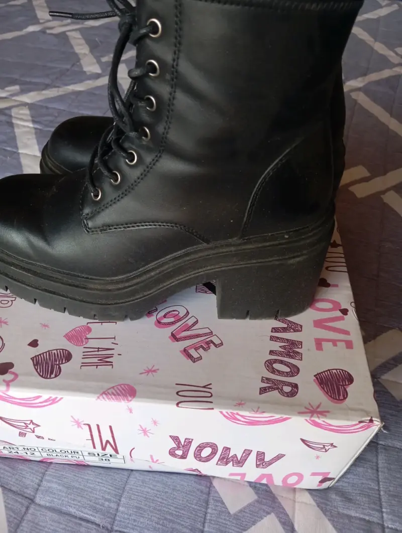 Botas negras de cuero con plataforma - 2