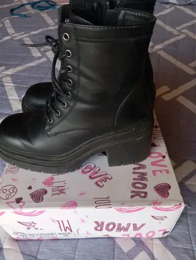 Botas negras de cuero con plataforma - miniatura 3