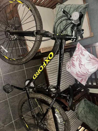 Bicicleta Oxford de Montaña Negra y Amarilla - miniatura 2