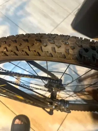 Bicicleta Oxford de Montaña Negra y Amarilla - miniatura 3