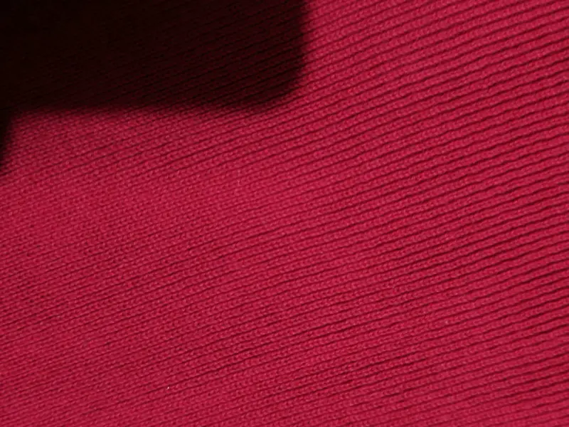 Vestido rojo sin mangas con cuello alto - 3
