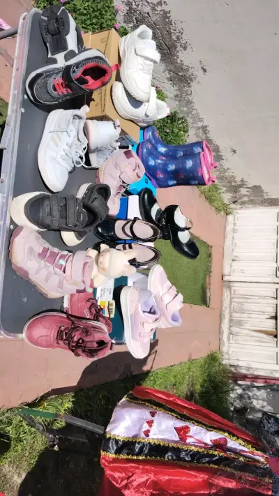 Lote de disfraces y juguetes para niños - miniatura 3