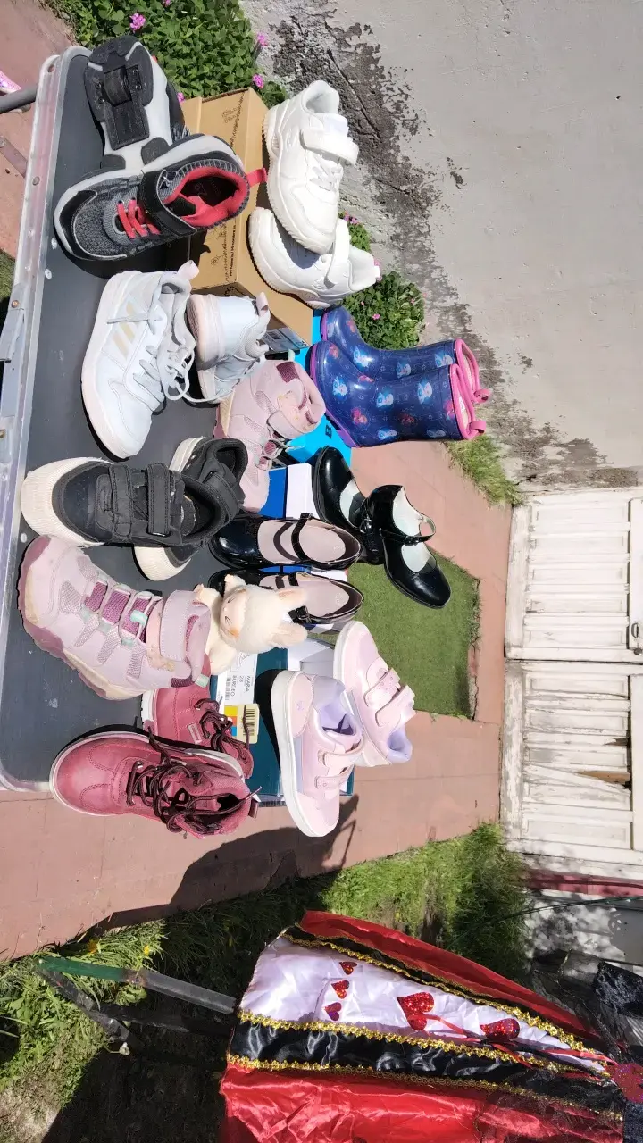 Lote de disfraces y juguetes para niños - 4