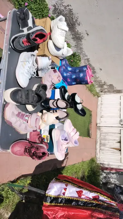 Lote de disfraces y juguetes para niños - miniatura 4