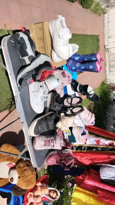 Lote de disfraces y juguetes para niños - miniatura 6