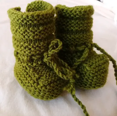 Botines de lana tejidos a mano para bebé - miniatura 1
