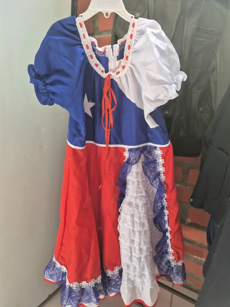 Vestido típico chileno para niña con encaje - 1