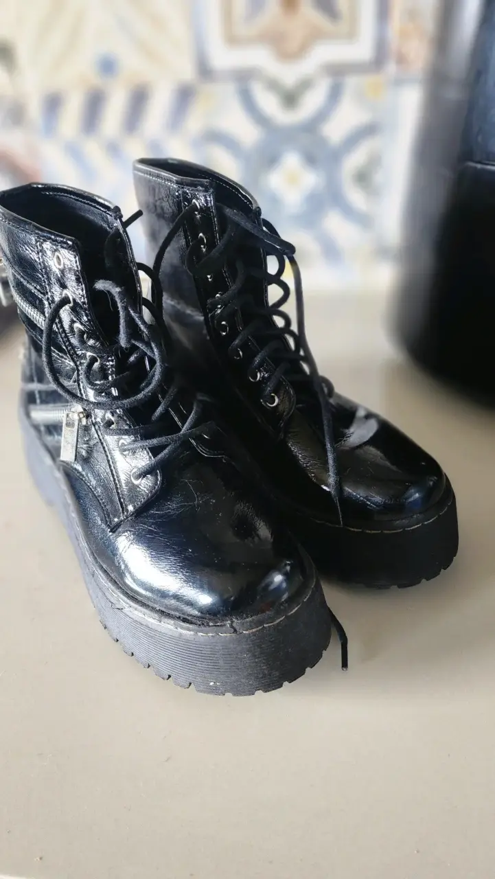 Botines Negros de Cuero con Plataforma y Cierres - 2
