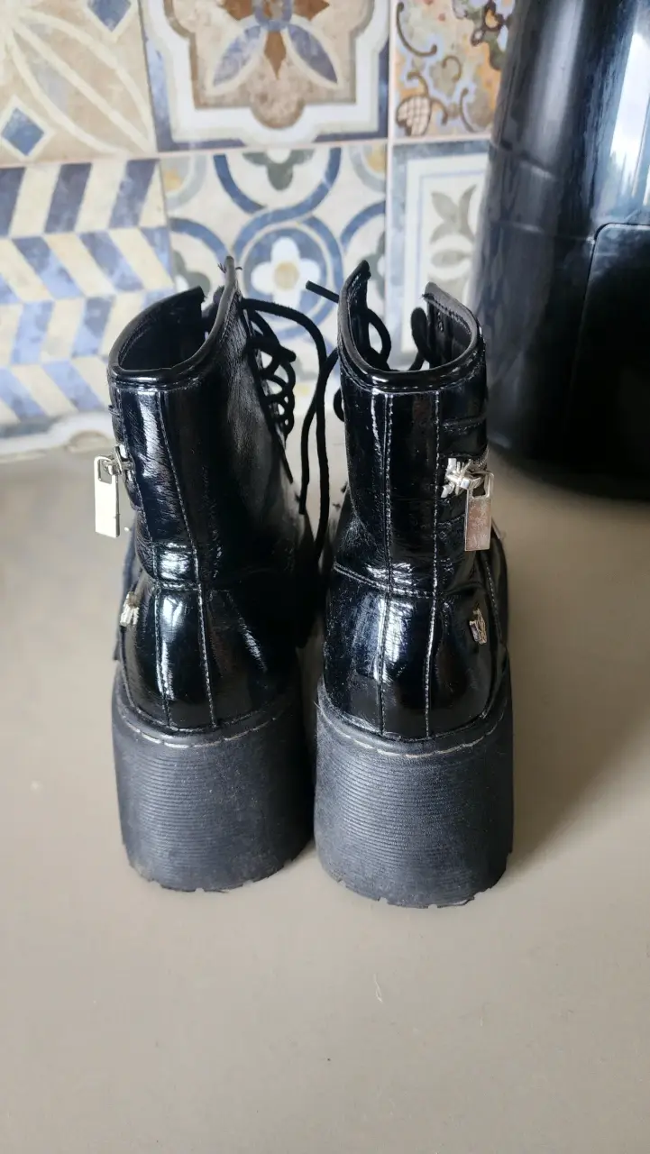 Botines Negros de Cuero con Plataforma y Cierres - 3