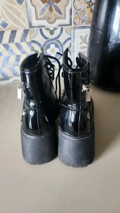 Botines Negros de Cuero con Plataforma y Cierres - miniatura 3