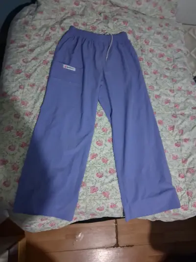 Uniforme médico azul con bolsillos - miniatura 2