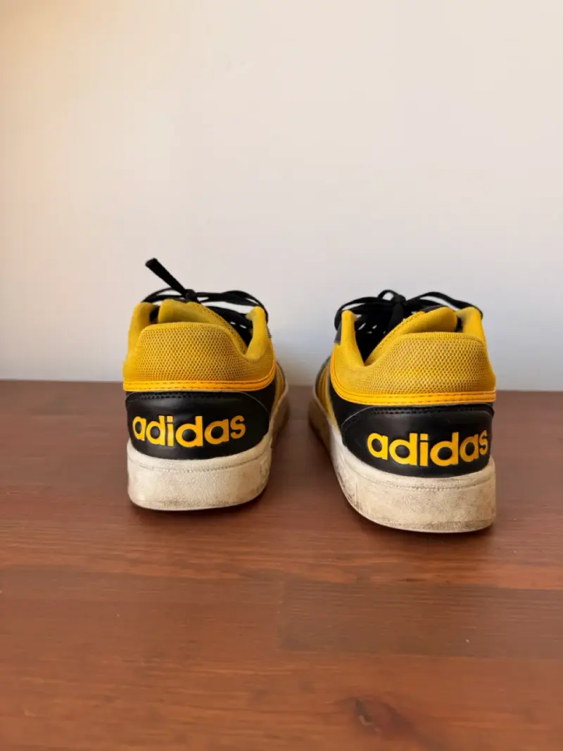 Zapatillas Adidas negras y amarillas 41 - 3
