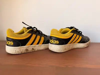 Zapatillas Adidas negras y amarillas 41 - miniatura 4