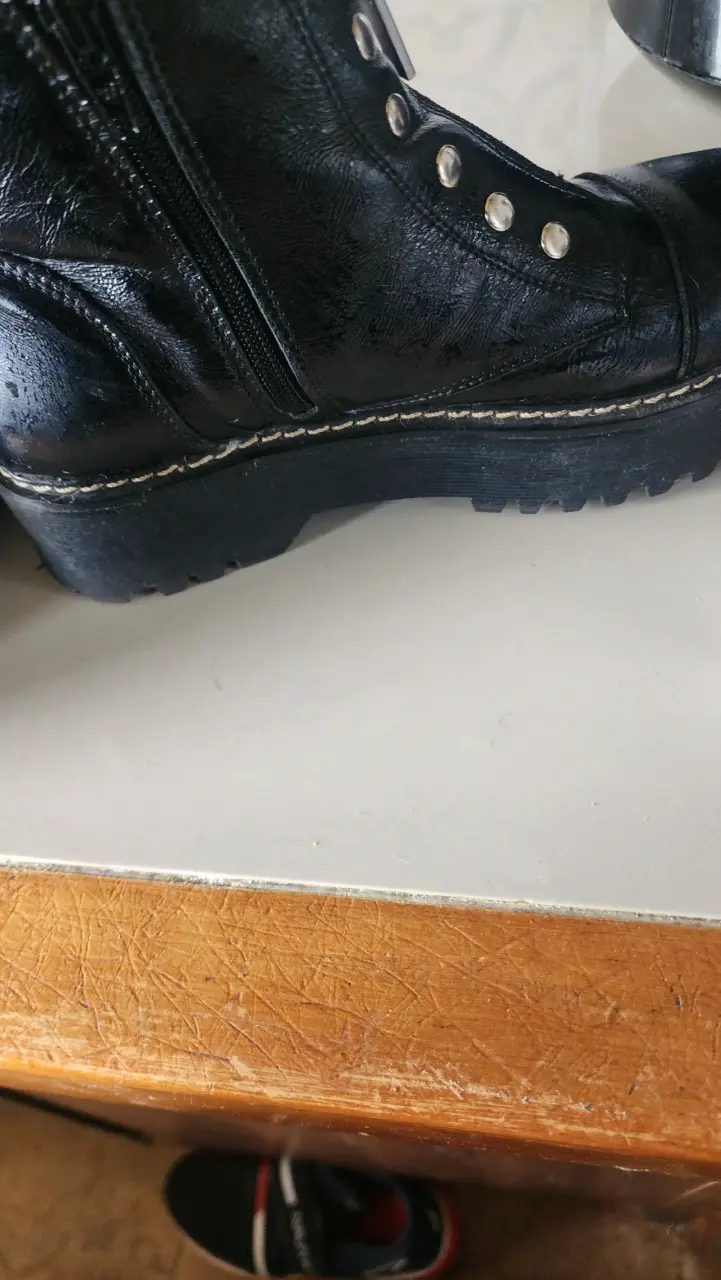 Botines de cuero negro con cierre y tachas - 4