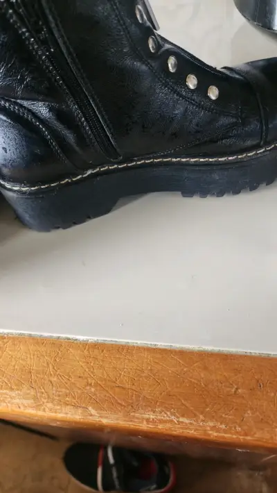 Botines de cuero negro con cierre y tachas - miniatura 4