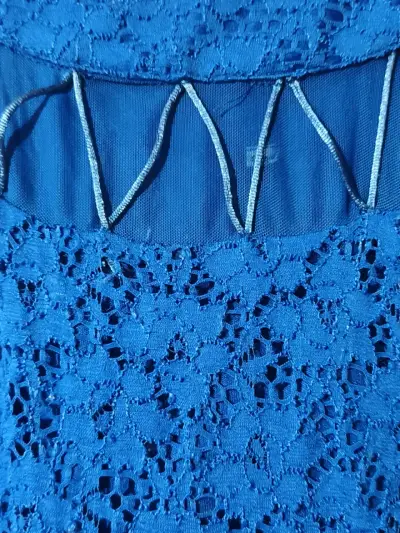 Vestido azul de encaje para mujer - miniatura 3