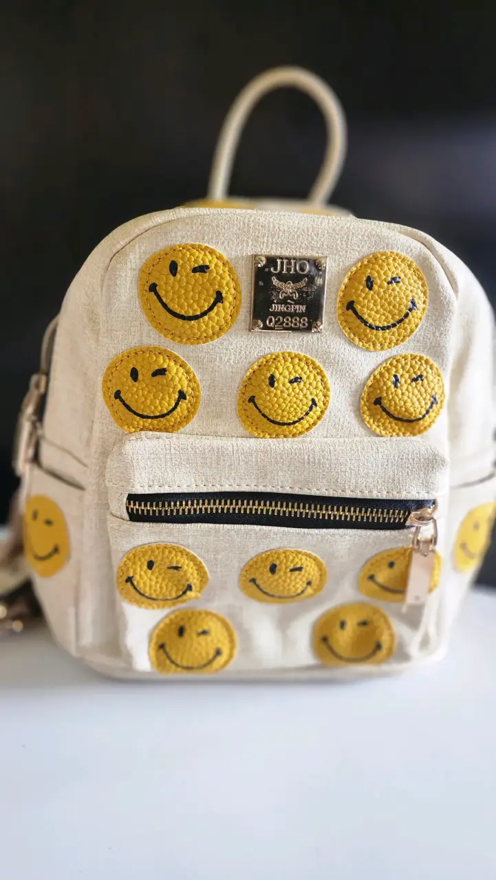Mochila beige con emojis sonrientes - 1
