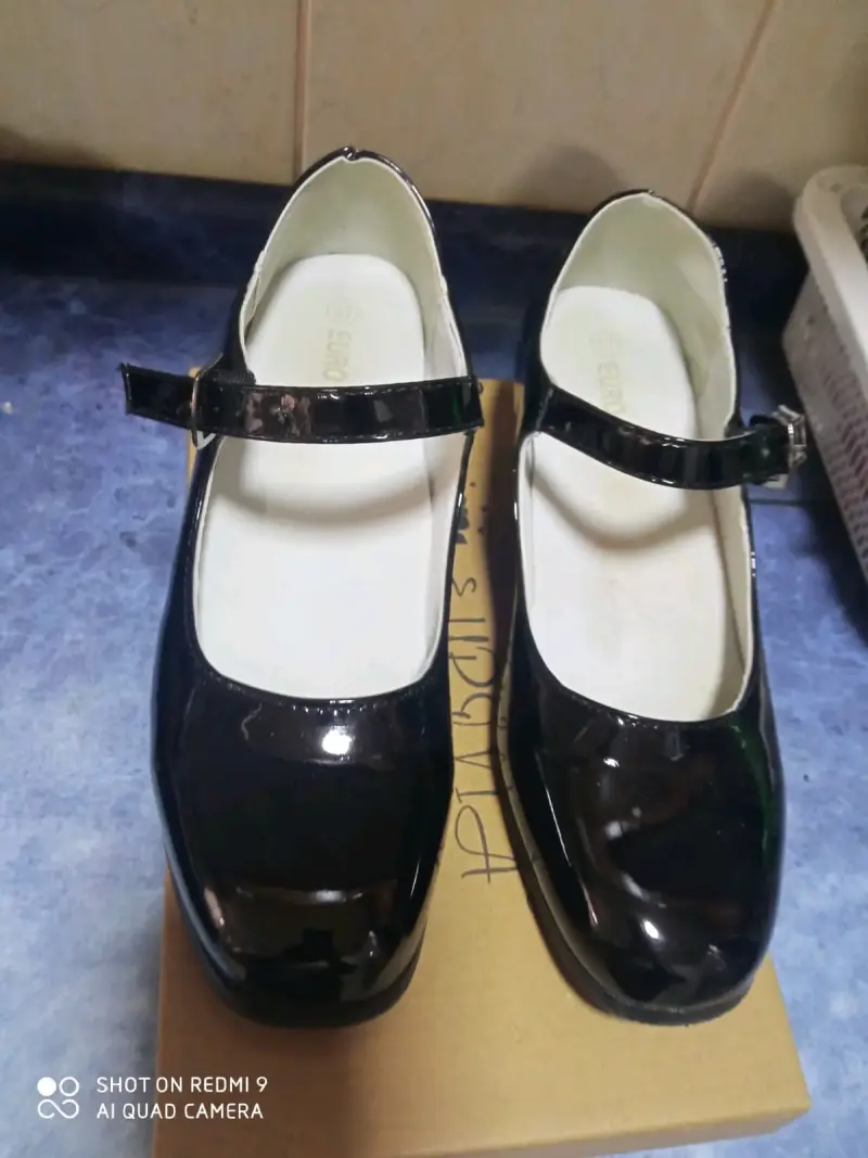 Zapatos de charol negro con hebilla para mujer - 2