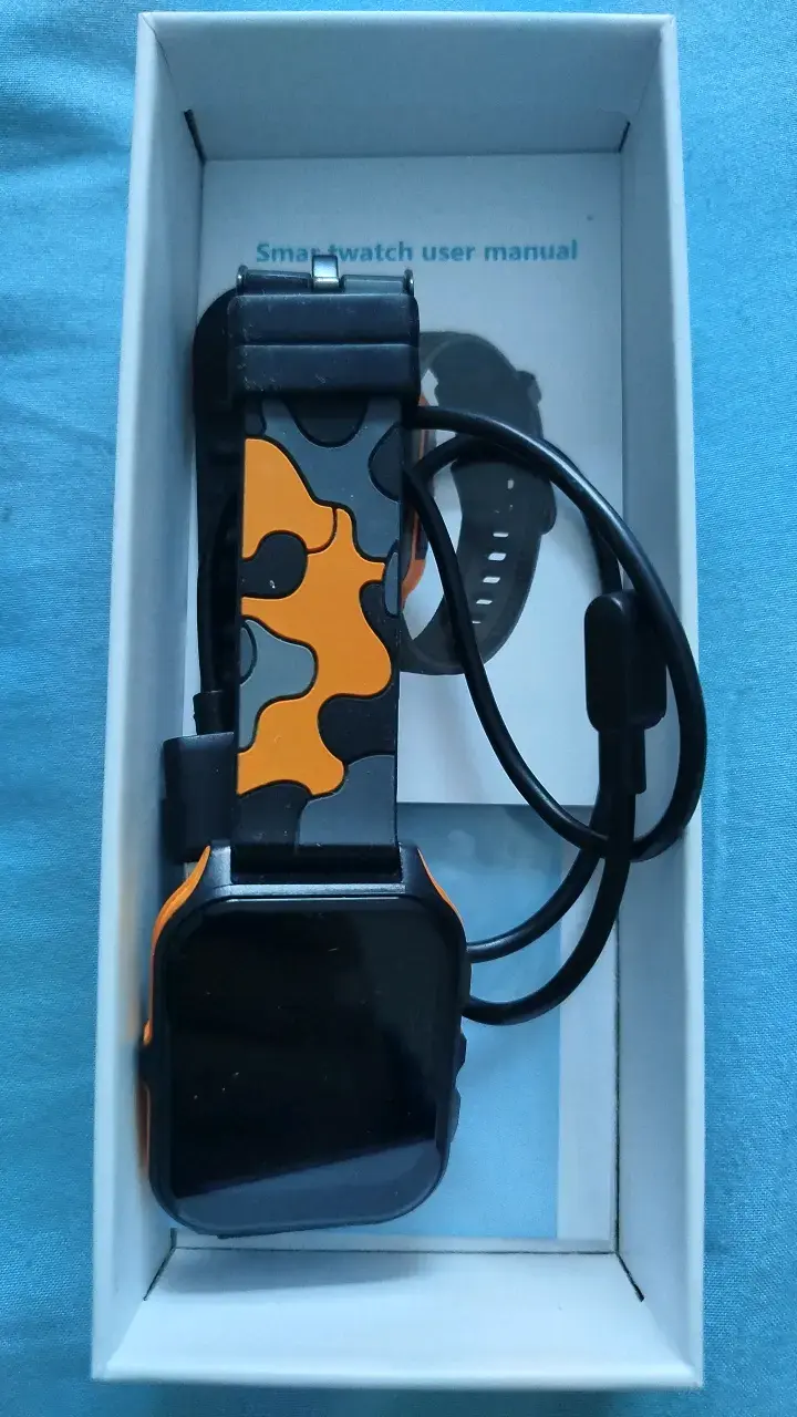 Smartwatch deportivo negro y naranja con funciones avanzadas - 2