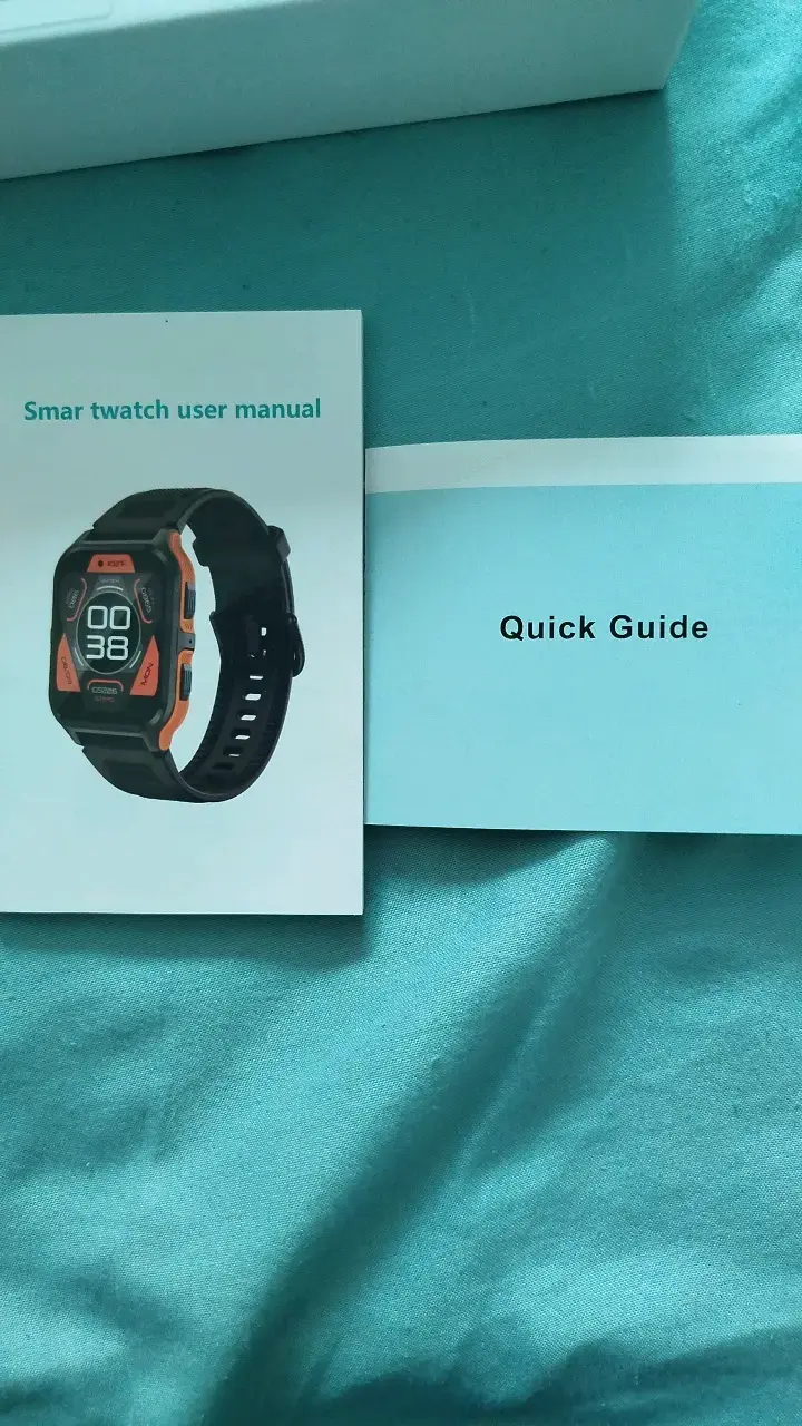 Smartwatch deportivo negro y naranja con funciones avanzadas - 3