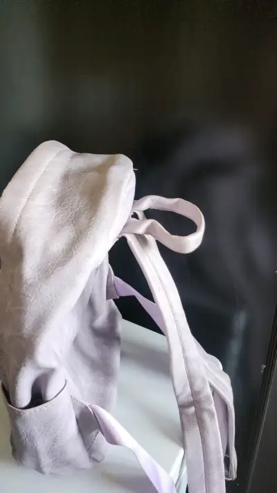 Mochila de cuero sintético con tachas decorativas - miniatura 2
