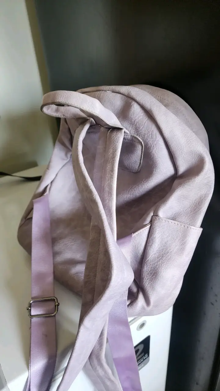 Mochila de cuero sintético con tachas decorativas - 3
