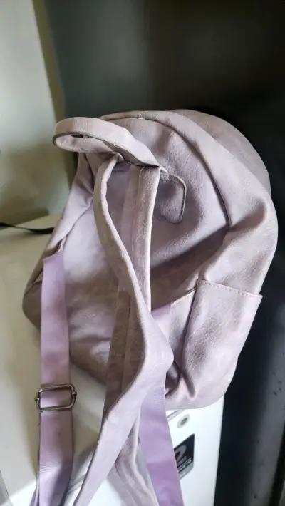 Mochila de cuero sintético con tachas decorativas - miniatura 3