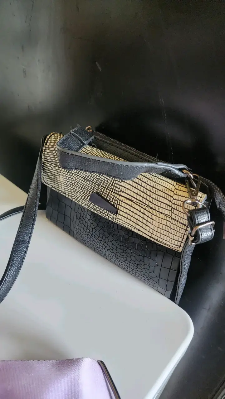 Cartera de cuero sintético en dos tonos - 1