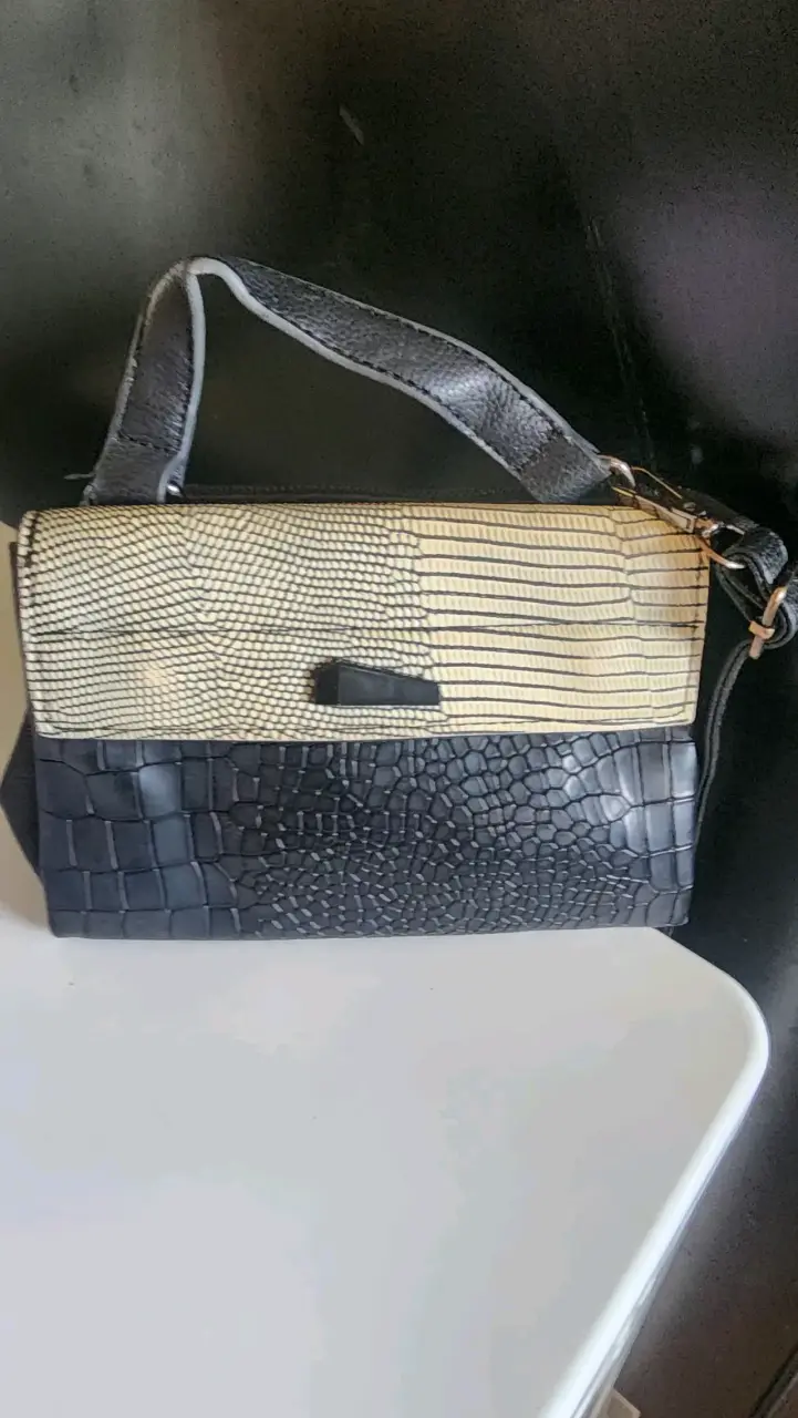 Cartera de cuero sintético en dos tonos - 2