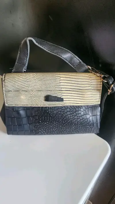 Cartera de cuero sintético en dos tonos - miniatura 2