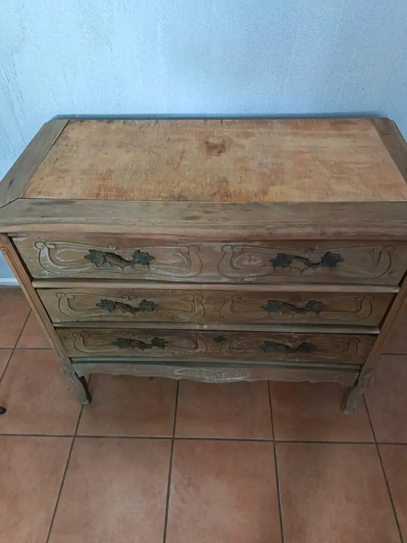 Cómoda de madera vintage con tres cajones - 2