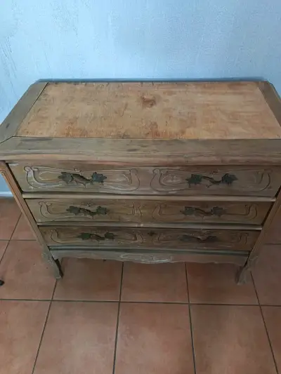 Cómoda de madera vintage con tres cajones - miniatura 2