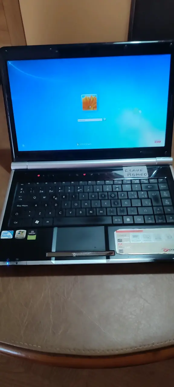 Laptop Packard Bell Intel Pentium en buen estado - 1